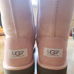 Light pink uggs
